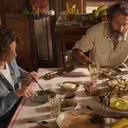 Jove (Jesuíta Barbosa) aparece comendo com o prato vazio em cena com José Leôncio (Marcos Palmeira) na novela Pantanal - Foto: Reprodução / Globo
