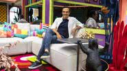 Tadeu Schmidt na casa do Big Brother Brasil 22 - Foto: Globo / Sergio Zalis