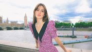 Camila Queiroz aposta em vestido florido para sessão de fotos em pontos turísticos de Londres - Foto/Instagram