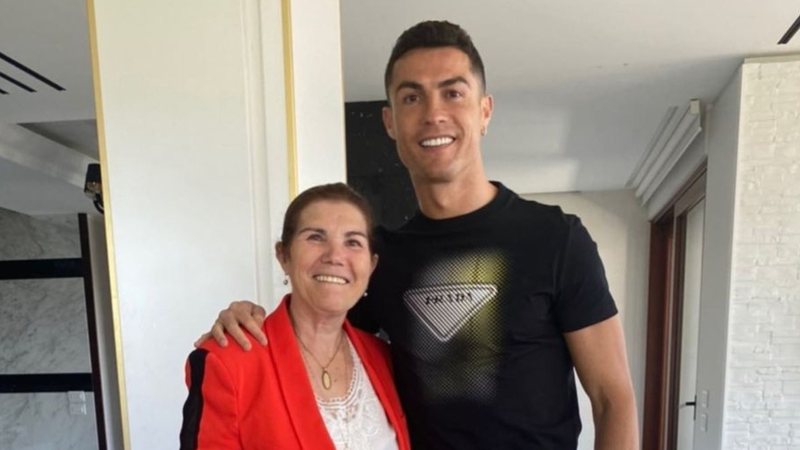 Mãe de Cristiano Ronaldo publica foto exibindo o rostinho da neta caçula - Reprodução/Instagram