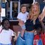 Giovanna Ewbank publica clique perfeito dos filhos e baba