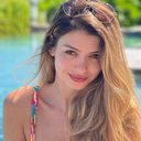 Namorada de Luan Santana, Izabela Cunha, chama atenção da web ao surgir com maiô cavado - Reprodução/Instagram