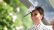 Kate Middleton usou um vestido branco com bolinhas marrons - Foto: Getty Images