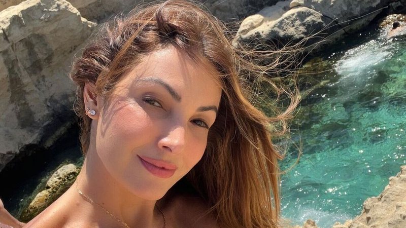 Patrícia Poeta esbanja beleza em piscina natural da Itália - Reprodução/Instagram