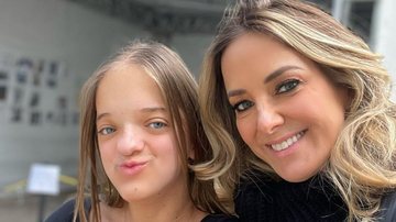 Ticiane Pinheiro celebra após a filha, Rafaella, tomar a terceira dose da vacina contra a covid-19 - Reprodução/Instagram