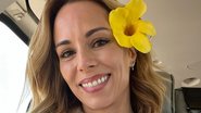 Ana Furtado recebe elogios dos fãs ao publicar clique encantador com flor na cabeça - Reprodução/Instagram