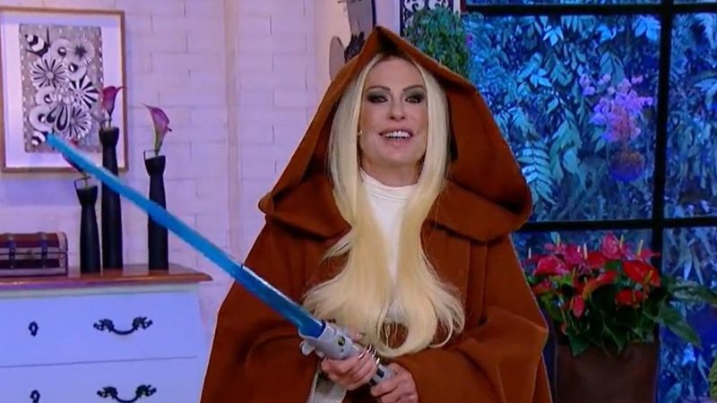 Ana Maria Braga surge caracterizada de Jedi - Foto: Reprodução / TV Globo