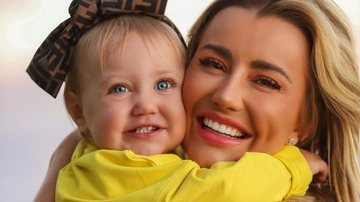 Ana Paula Siebert se declara ao celebrar os dois anos da filha, Vicky - Reprodução/Instagram