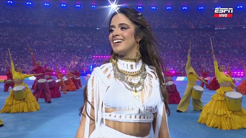 Camila Cabello canta na final da Champions League - Foto: Reprodução