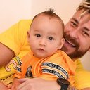 Fred exibe primeiro gol do filho, Cris, usando a camiseta do Palmeiras - Reprodução/Instagram/Kamila Strada