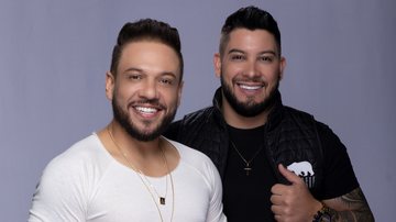 Dupla João Bosco & Gabriel assinam com nova gravadora e lançam último EP do projeto 'Cola Aqui' - Divulgação