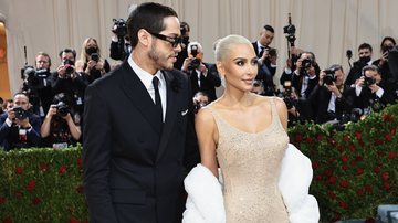 Kim Kardashian chegou no MET Gala 2022 ao lado do seu namorado Pete Davidson e usando um vestido original de Marilyn Monroe - Foto: Getty Images