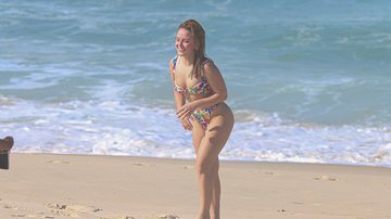 Larissa Manoela na praia - AgNews/Delson Silva