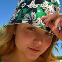 Larissa Manoela surge deslumbrante tomando banho de sol com biquíni mínimo - Reprodução/Instagram