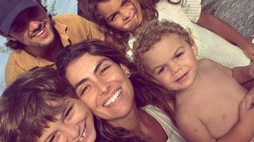 Mariana Uhlmann e Felipe Simas publicam fotos com os três filhos e encantam - Reprodução/Instagram