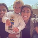 Mariana Uhlmann, Felipe Simas, Joaquim, Maria e Vicente posam juntos - Reprodução/ Instagram