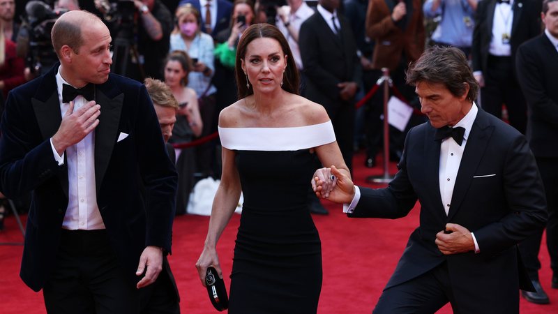 Príncipe William e Kate Middleton cruzaram o tapete vermelho ao lado de Tom Cruise - Foto: Getty Images