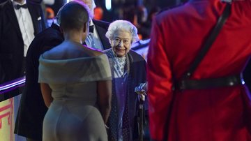 Rainha Elizabeth II aparece sorridente no primeiro evento do Jubileu de Platina