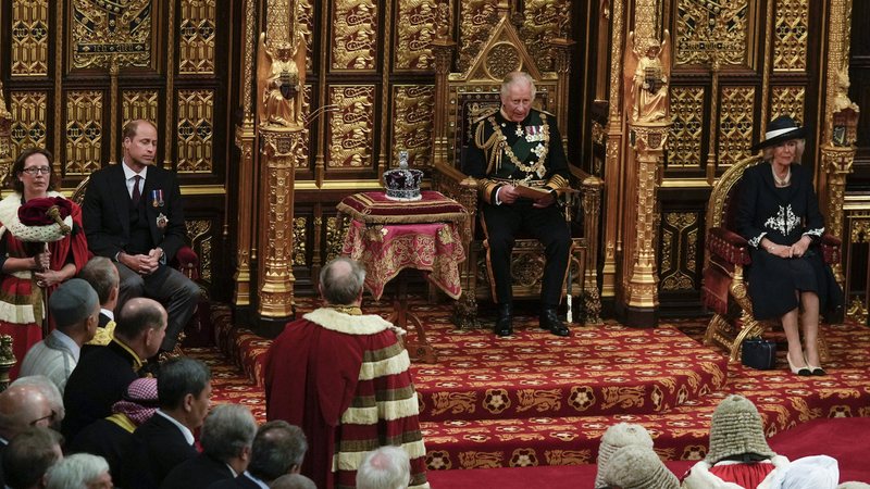 Príncipe Charles discursou em nome da Rainha ao lado do Príncipe William e Camilla Parker - Fotos: Getty Images