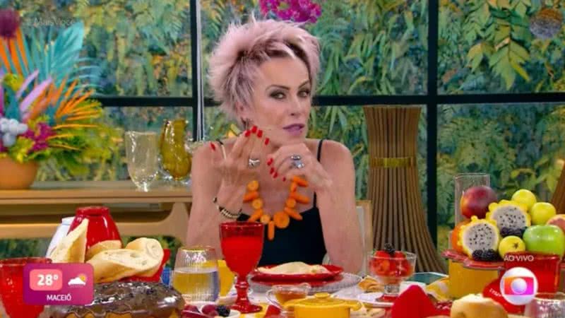 Apresentadora Ana Maria Braga usa colar de cenoura no 'Mais Você' - Reprodução/Globo