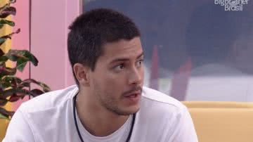 BBB 22: Arthur surta com bagunça e reclama de casa suja - (Divulgação/TV Globo)