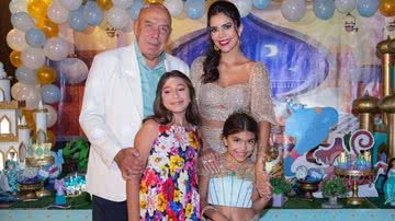 Daniela Albuquerque e Amilcare Dallevo Jr. com as filhas, Alice e Antonella - @juhsoriani