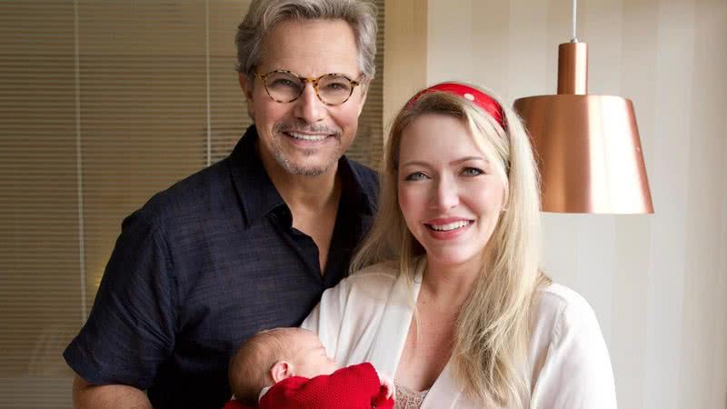 Edson Celulari e Karin Roepke exibem ensaio newborn da filha - Reprodução/Instagram/Babuska Fotografia