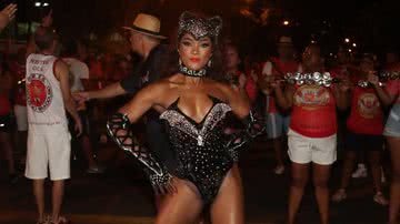 Erika Januza brilha em ensaio de Carnaval - Dilson Silva / AgNews