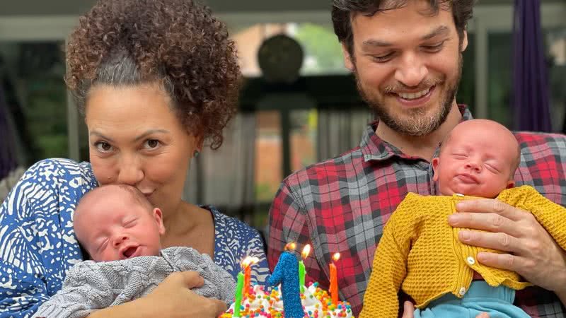 Fabiula Nascimento amamenta os filhos gêmeos e encanta - Reprodução/Instagram