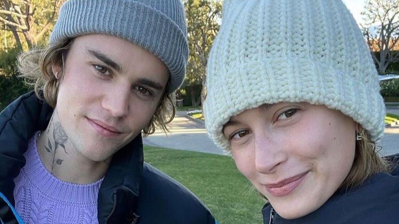 Justin e Hailey Bieber tiveram um susto no último sábado, 12, após a esposa do cantor sofrer um derrame - Reprodução: Instagram