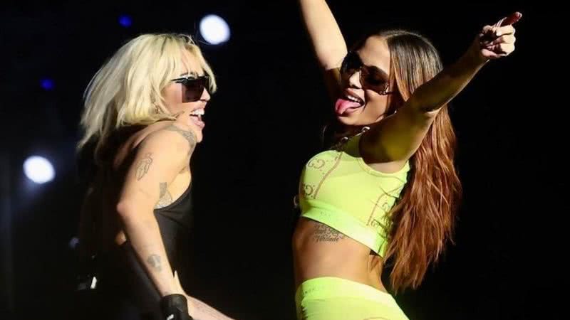 Miley Cyrus soltou a voz no hit de Anitta Boys Don't Cry durante sua apresentação no Lollapalooza - Foto: Divulgação