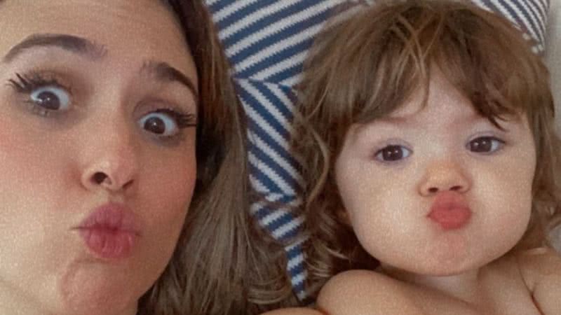 Tatá Werneck compartilha clique fofíssimo com a filha, Clara Maria, na praia e faz declaração especial - Foto/Instagram
