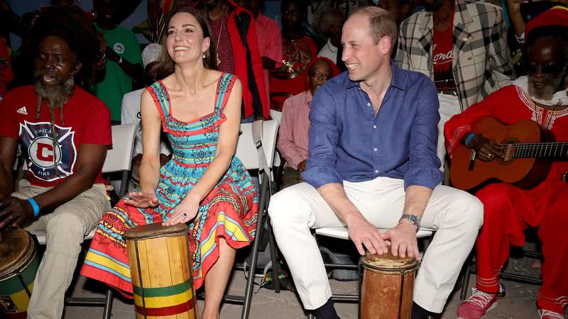 Apesar de protestos contra a monarquia ocorrendo no país, Kate Middleton e Príncipe William se divertiram em seus primeiros dias de passeio na Jamaica - Foto: Getty Images