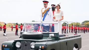 No último dia da viagem para a Jamaica, o Príncipe e sua esposa participaram de um desfile militar - Foto: Getty Images