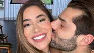 Alok apareceu beijando sua esposa Romana Novais e os filhos Raika e Ravi - Reprodução: Instagram