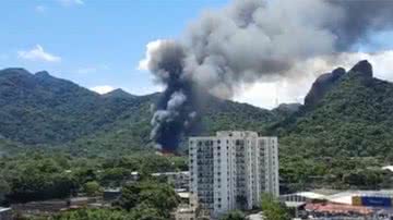 Globo se pronuncia sobre incêndio em cenário de novela: 'Sem feridos' - Foto: Reprodução / Twitter Diego Sangermano SBT RIo