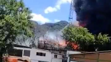 Incêndio atinge os estúdios da Globo no Rio de Janeiro - Foto: Reprodução / Twitter