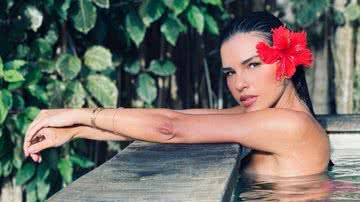Mariana Rios esbanja beleza ao fazer topless na piscina - Reprodução/Instagram