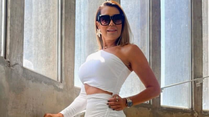 Solange Frazão rouba a cena com look branco justíssimo - Reprodução/Instagram