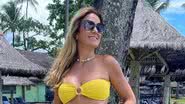 Ticiane Pinheiro arrasa com biquíni sem alça amarelo - Reprodução/Instagram