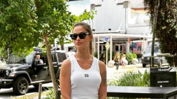 Andressa Suita come hambúrguer em Miami com look com calça jeans diferentona - Foto: Reprodução / Instagram