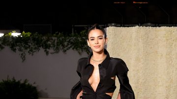 Bruna Marquezine surgiu elegante em evento de gala - Foto: Getty Images