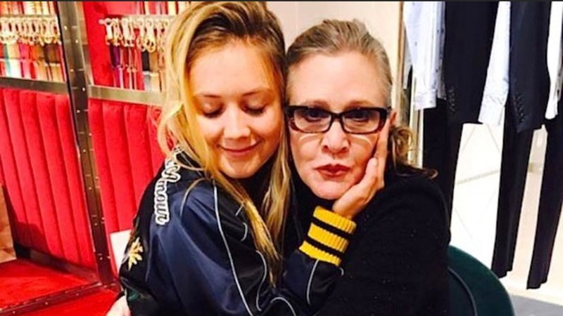 Billie Lourd prestou homenagem à mãe Carrie Fisher que faria 66 anos - Reprodução: Instagram