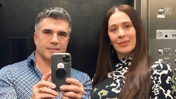 Grávida, Claudia Raia mostra barriga em foto no espelho com o marido, Jarbas Homem de Mello - Reprodução/Instagram