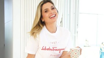 Flávia Alessandra ostenta corpaço em fotos só de camiseta - Reprodução/Instagram