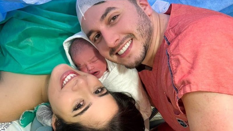 Bruna Hazin posta fotos do parto do filho com Jonas Esticado - Reprodução/Instagram/@estudiocarlagomes