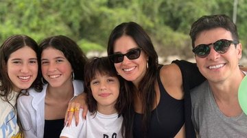 Vera Viel e as filhas fazem surpresa de aniversário para Rodrigo Faro - Reprodução/Instagram