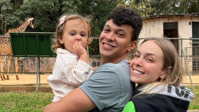 Tata Estaniecki anuncia gravidez de segundo filho com Júlio Cocielo