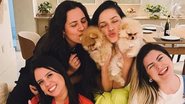 Juliette apareceu ao lado de suas amigas e seus cachorrinhos - Reprodução: Instagram