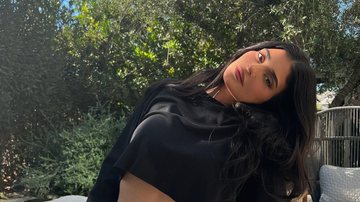 Kylie Jenner choca ao mostrar cinturinha fina em sequência quente na beira da piscina - Foto/Instagram